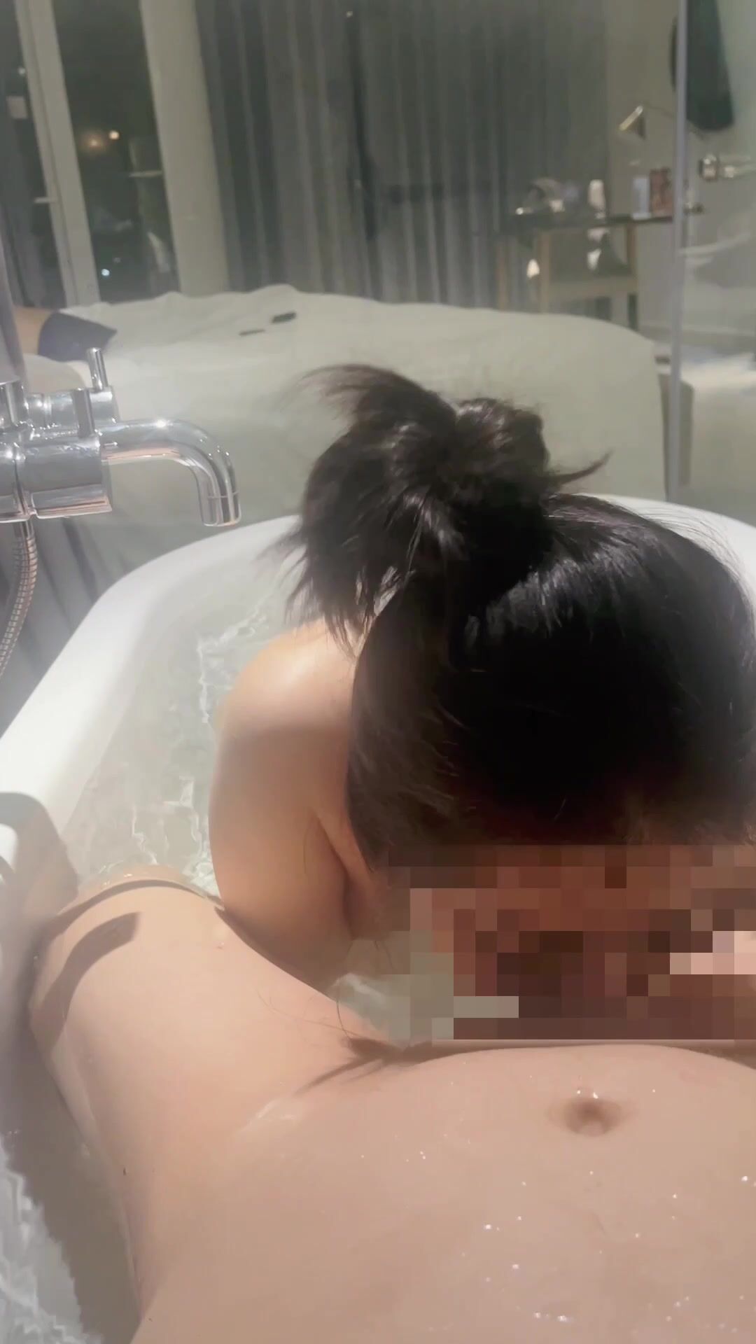 đi du lịch nghỉ ngơi mà em bắt anh địt cả ngày - phần 1